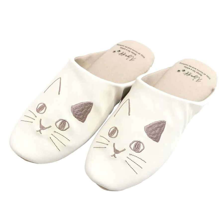 サッカーガールさま専用になりました　新品未使用　スリッパ　ニャンコ　ねこ Amazon | にゃふにゃふ フェイクレザー刺繍スリッパ Mサイズ(22